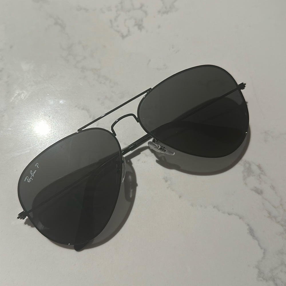Black Ray-Ban Aviator Sunglasses